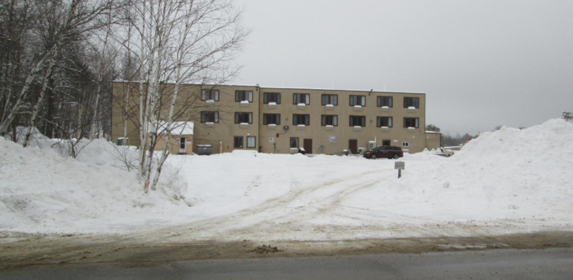 Katahdin Inn & Suites Millinocket Extérieur photo