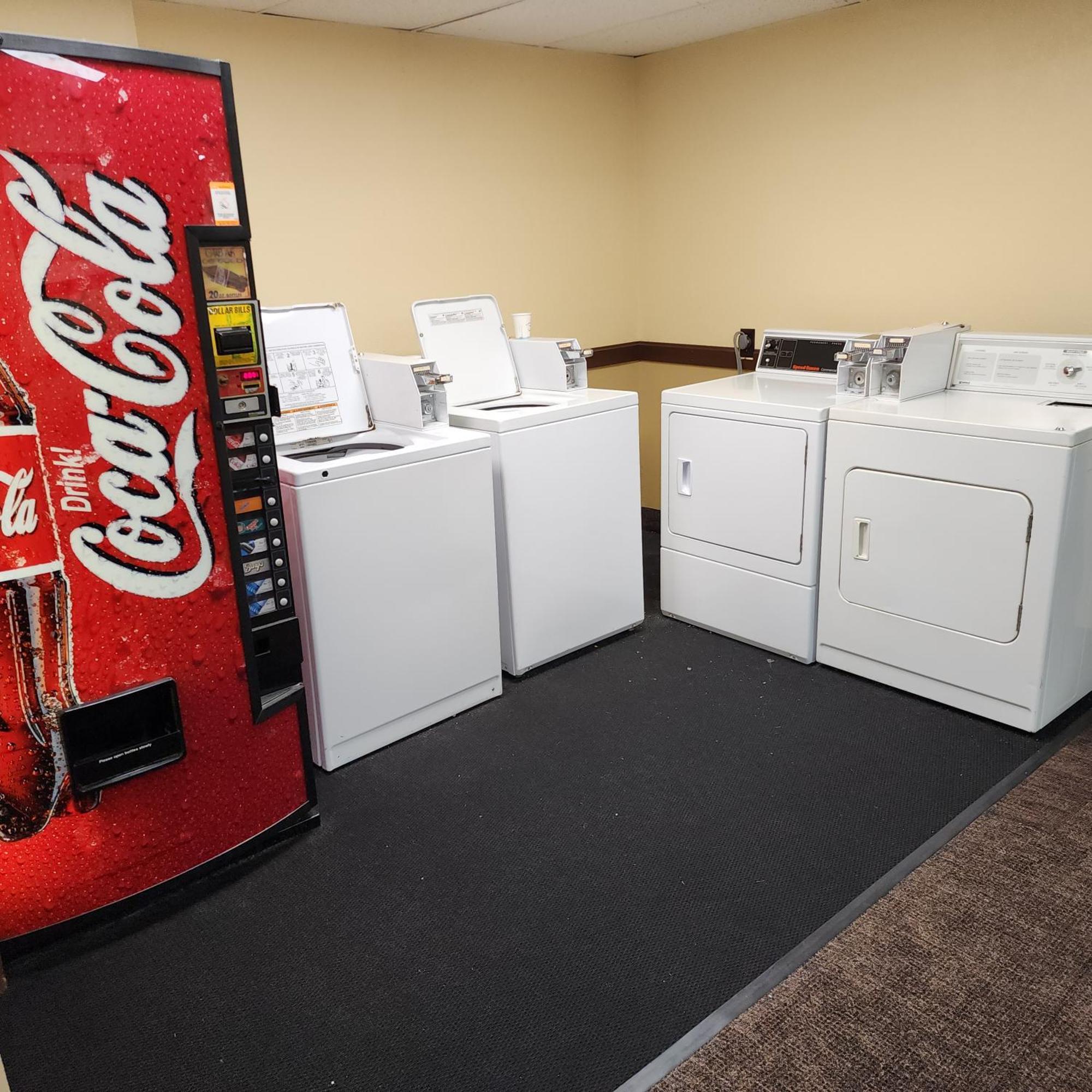 Katahdin Inn & Suites Millinocket Extérieur photo