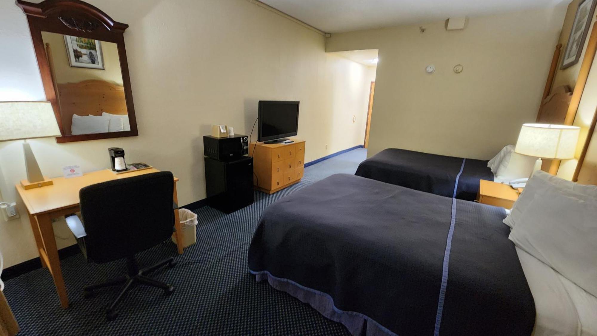 Katahdin Inn & Suites Millinocket Extérieur photo