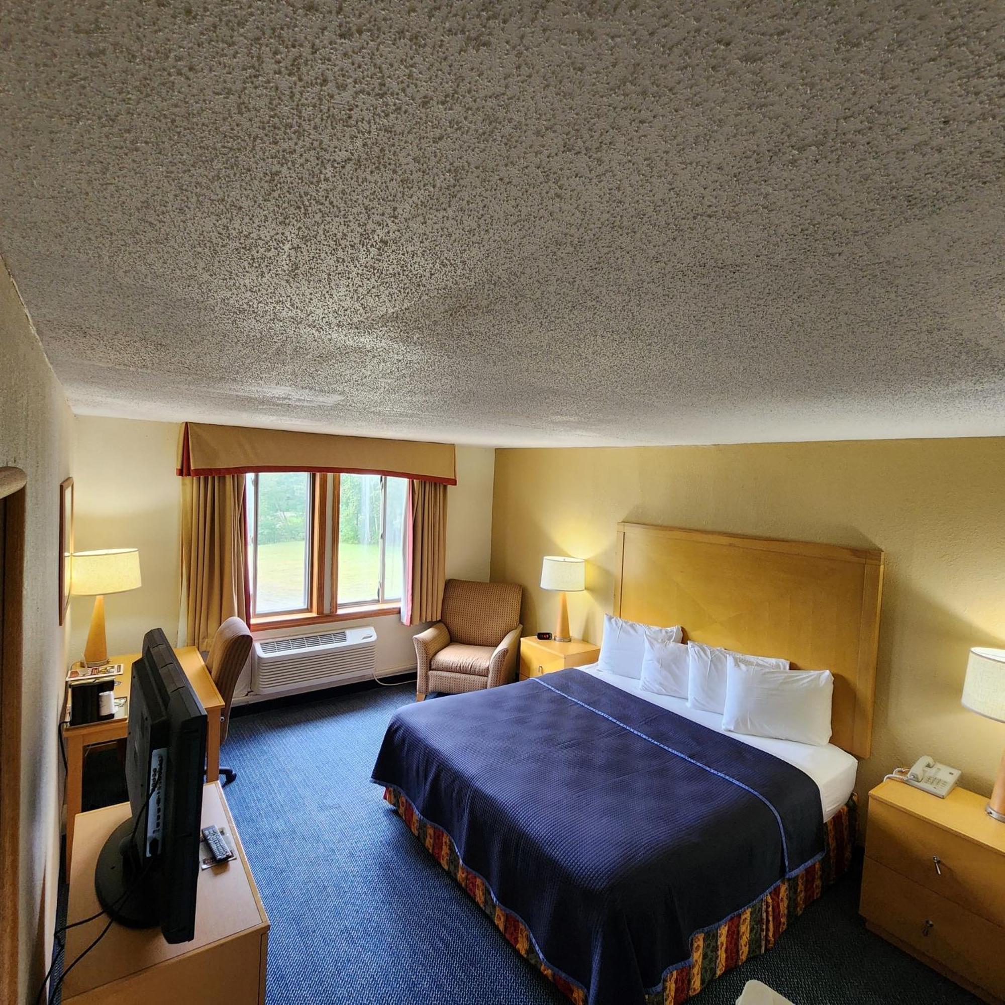 Katahdin Inn & Suites Millinocket Extérieur photo