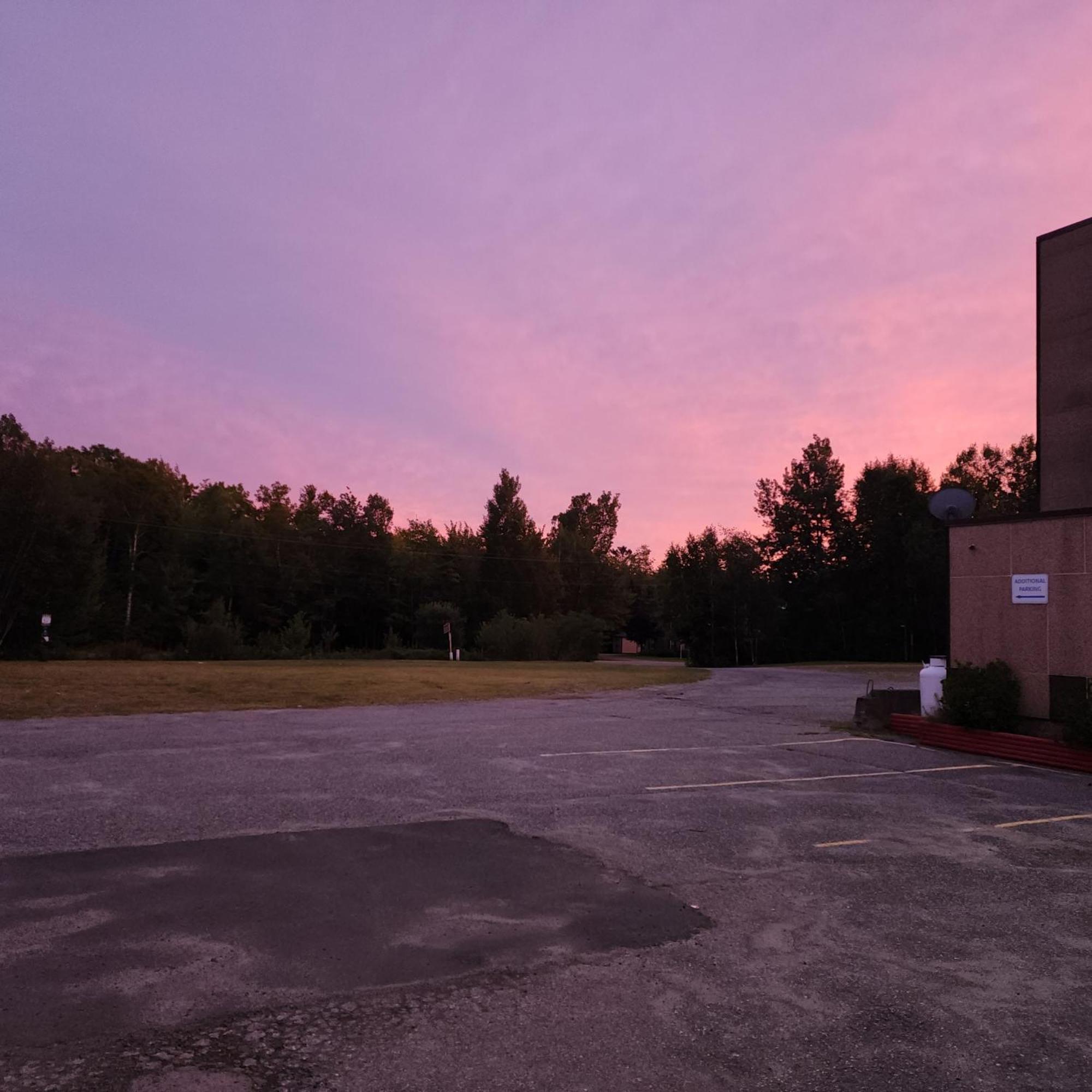 Katahdin Inn & Suites Millinocket Extérieur photo
