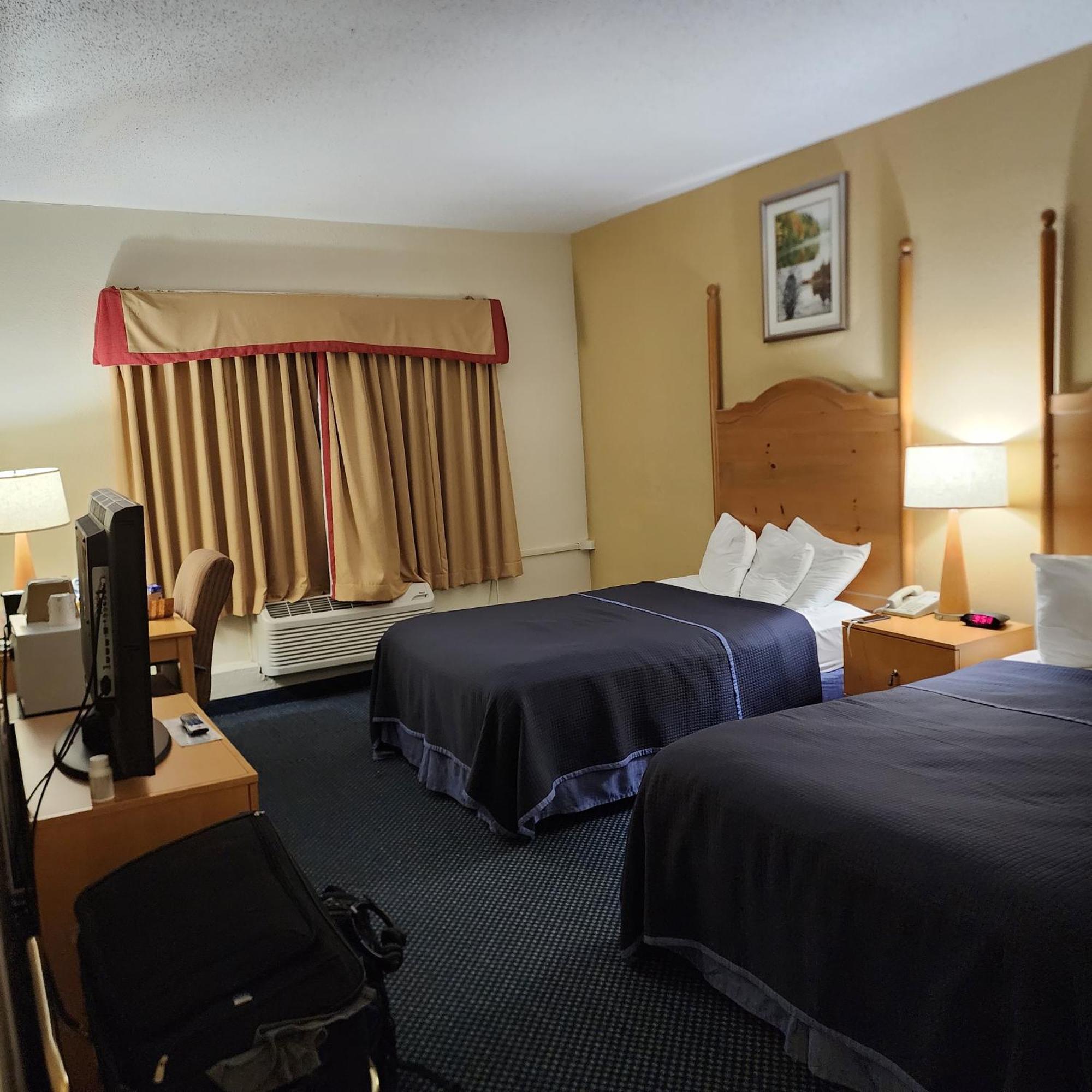 Katahdin Inn & Suites Millinocket Extérieur photo