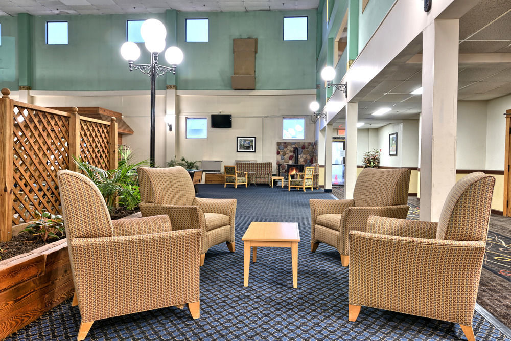 Katahdin Inn & Suites Millinocket Extérieur photo