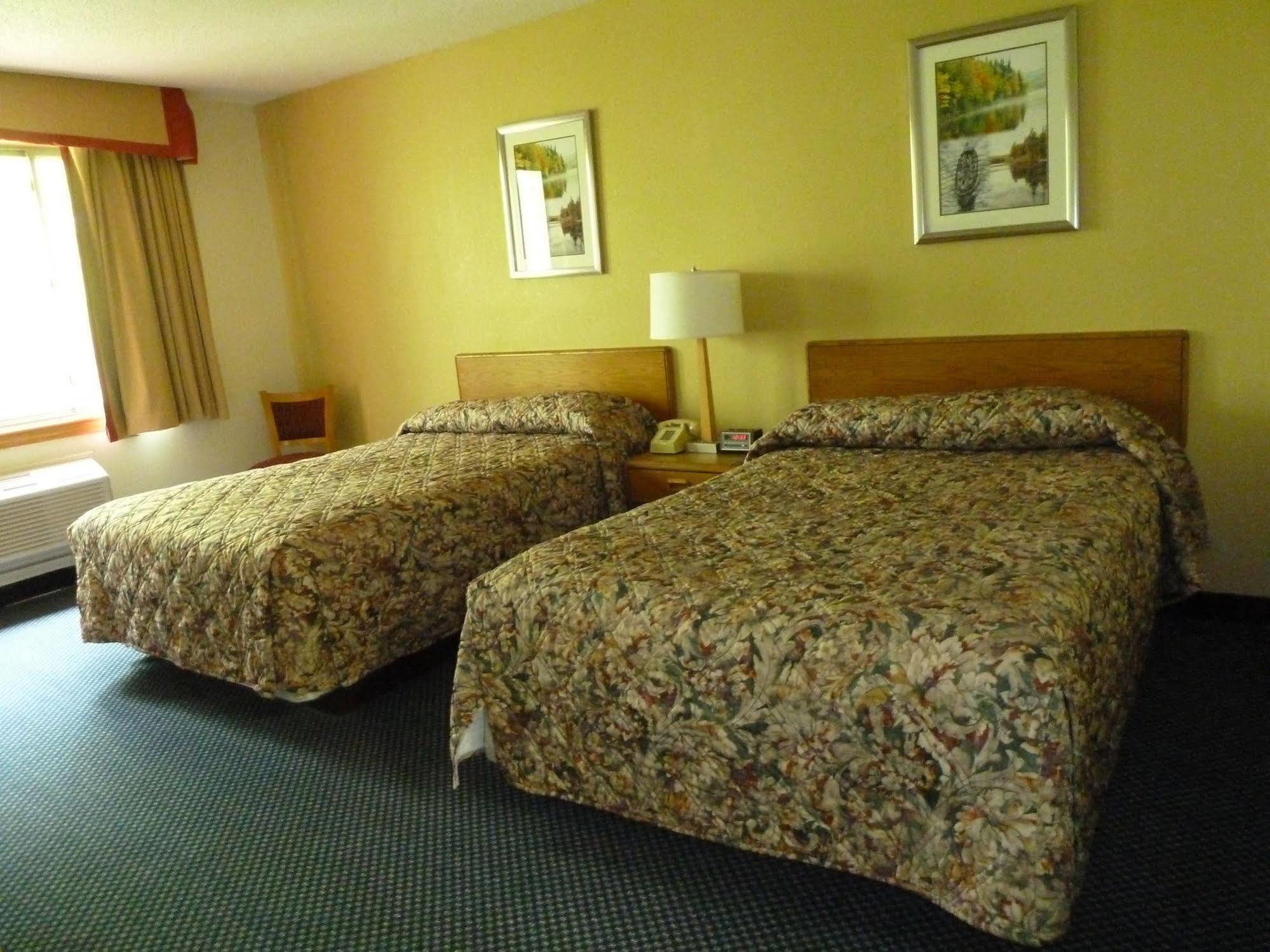 Katahdin Inn & Suites Millinocket Extérieur photo