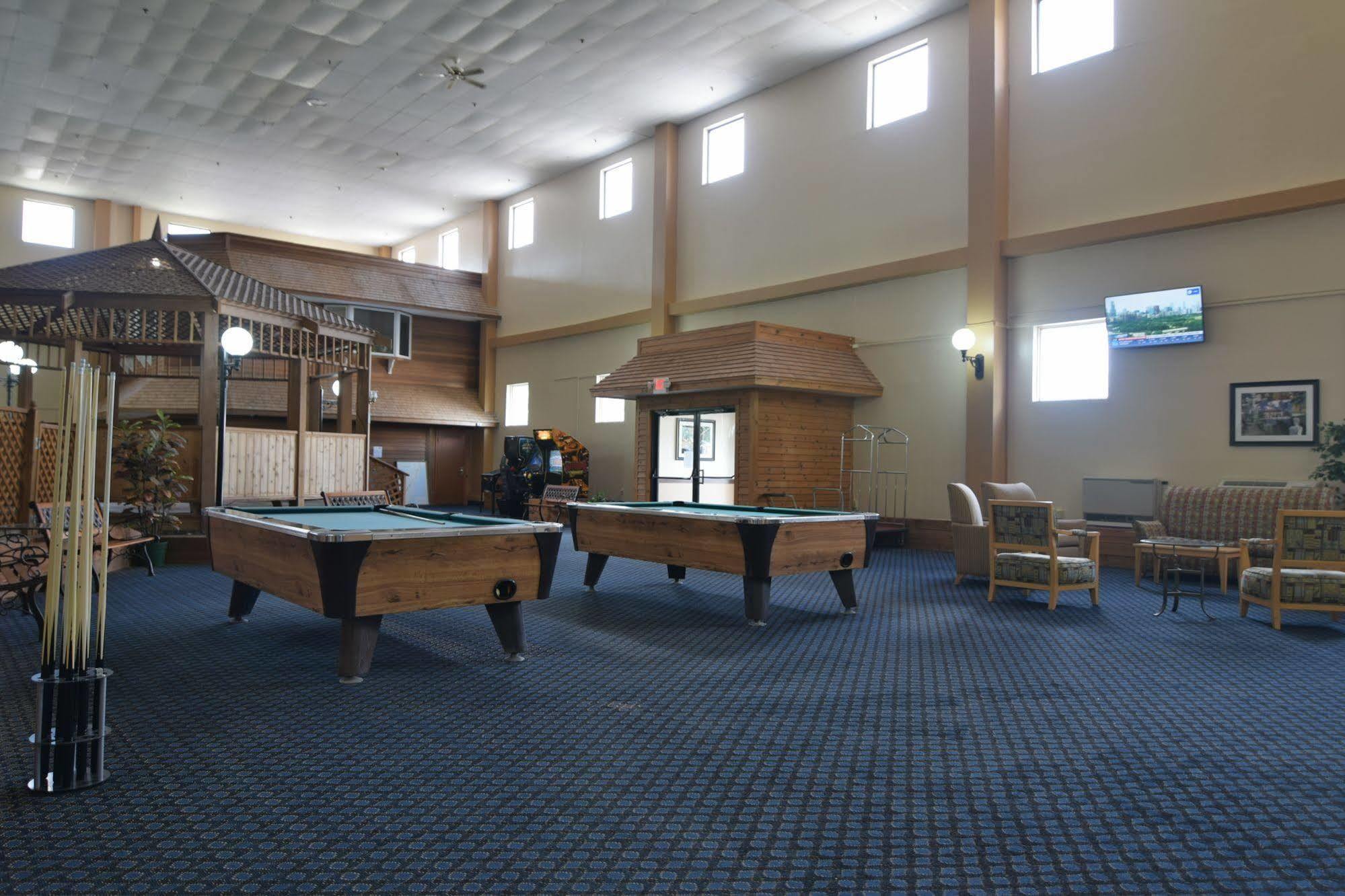 Katahdin Inn & Suites Millinocket Extérieur photo
