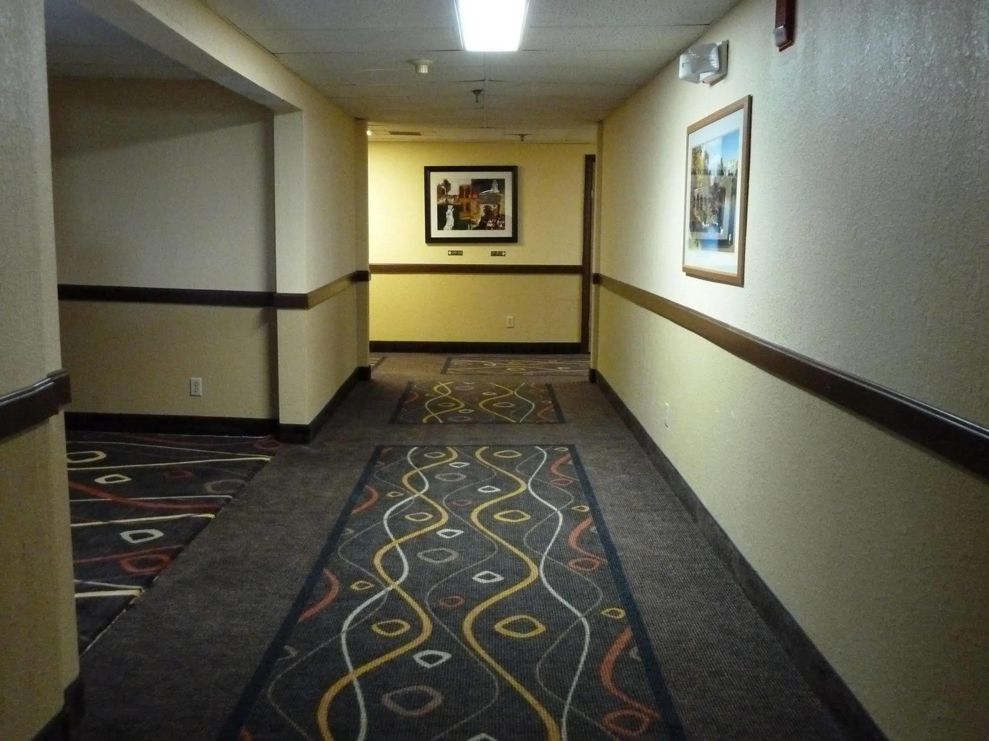 Katahdin Inn & Suites Millinocket Extérieur photo